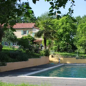https://domaine-de-calabel-chambre-dhote.midi-pyreneeshotels.com